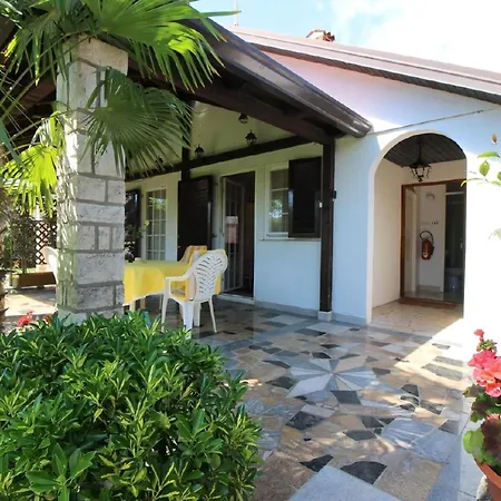 Ferienhaus Manja In Mit Gepflegtem Garten Poreč